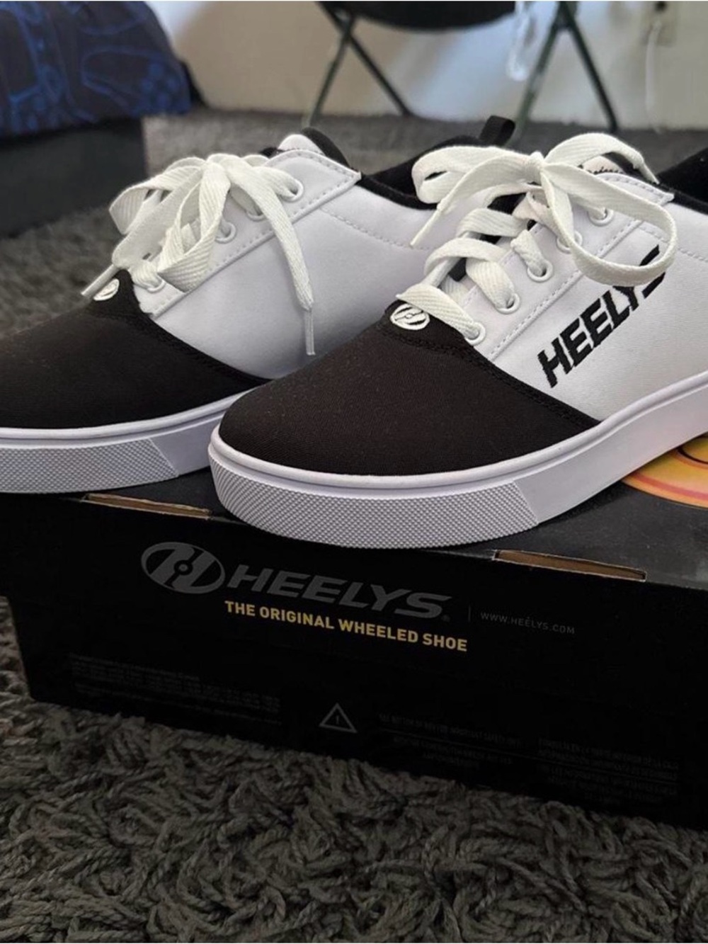 Heelys Men's Black and White Low-Top Skate Sneakers